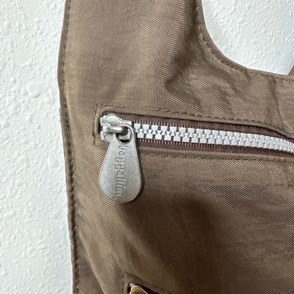 Baggallini Olive Messenger Bag - Picture 3 of 11